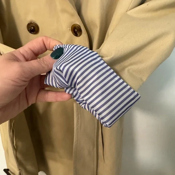 J. Crew classic belted lightweight trench - Picture 3 of 6